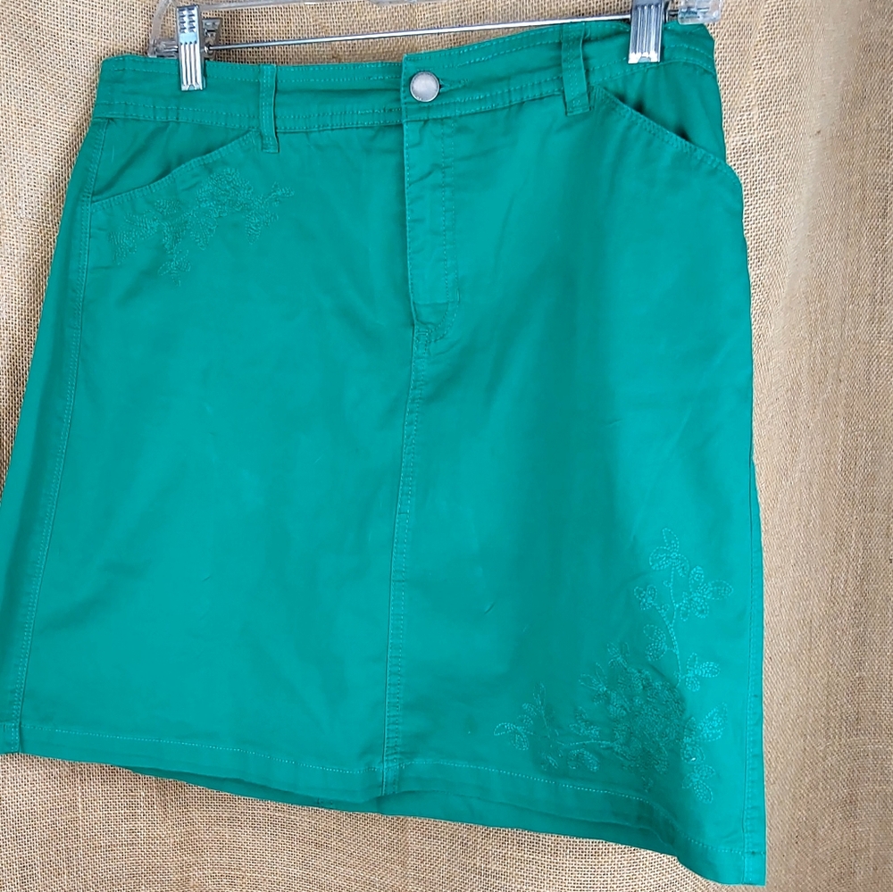 Croft & Barrow- Apple green skort's